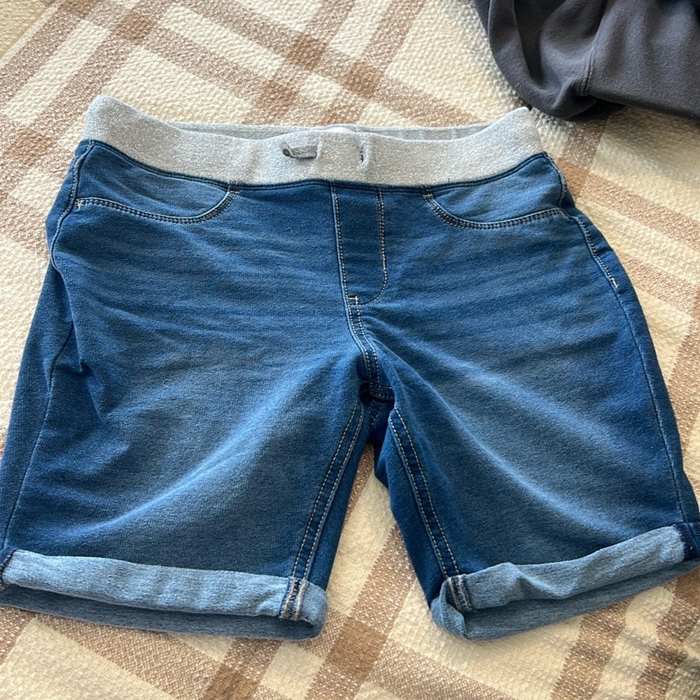 SO stretchy jegging material shorts size 16